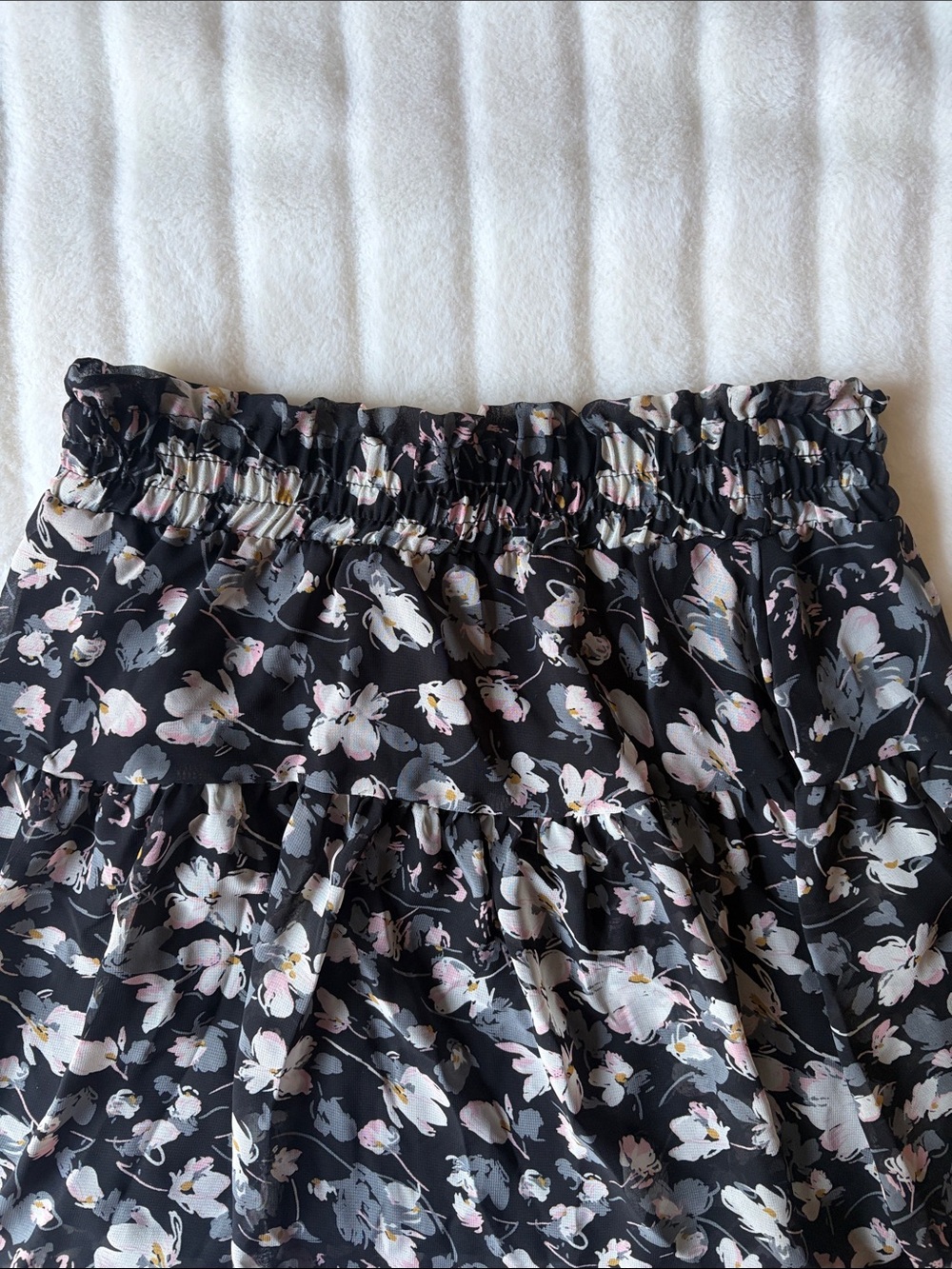 B Jewel Black Mini Skirt black grey white pink Floral Print Sz S - Picture 4 of 9
